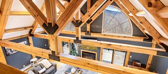 3 Mi to SR! Sleeps 25, Spacious, Hot Tub, Arcade!