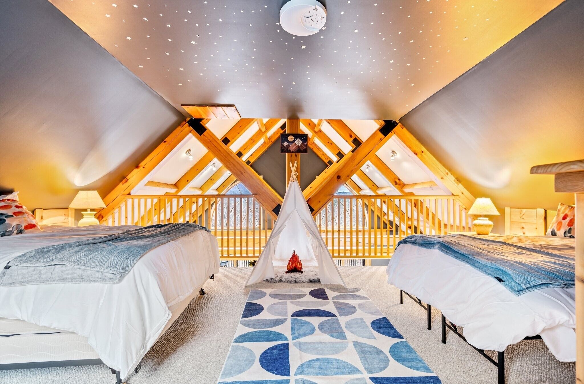 6 slaapkamers, een bureau, een strijkplank/strijkijzer, reisbedje