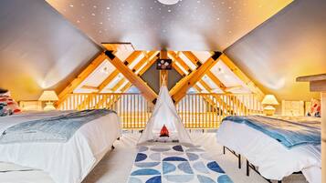 6 slaapkamers, een bureau, een strijkplank/strijkijzer, reisbedje