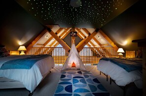 6 chambres, bureau, fer et planche à repasser, lit parapluie