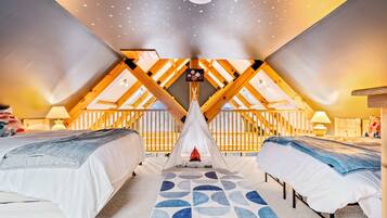 6 Schlafzimmer, Schreibtisch, Bügeleisen/Bügelbrett, Reisekinderbett