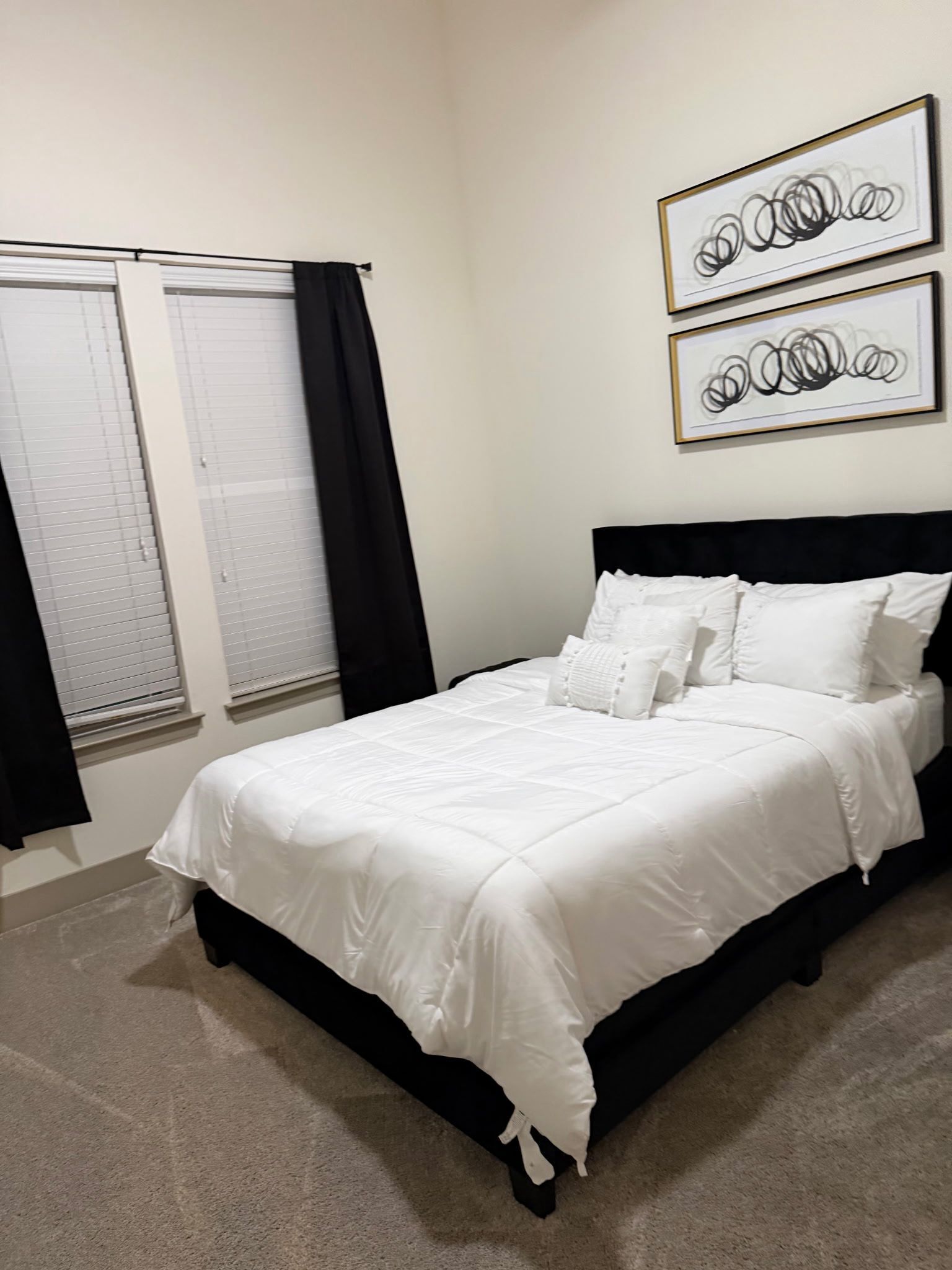 2 habitaciones, escritorio, tabla de planchar con plancha y wifi gratis 