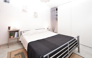 1 bedroom, travel crib, free WiFi, bed sheets