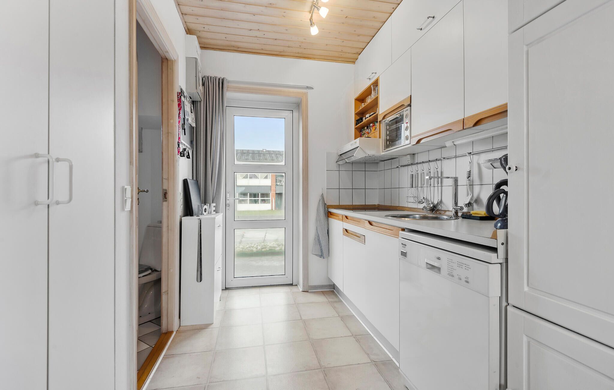 Fridge, stovetop, dishwasher, coffee/tea maker