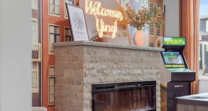 Spacious 4 bedroom House with Firepit, Pool Table, Games, and King Beds