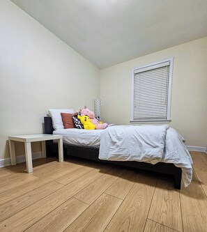 Room - Private room near Airport  (Toronto)