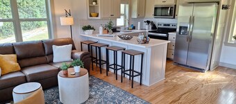 Cozy Cabin by the Lake