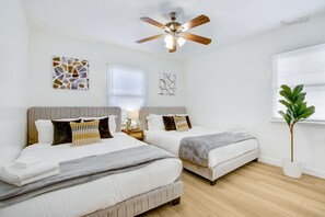 2 habitaciones, escritorio, tabla de planchar con plancha y wifi gratis
