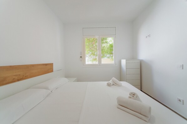1 bedroom, free WiFi, bed sheets