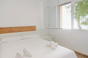 1 bedroom, free WiFi, bed sheets