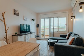TV - WELCS APARTAMENTO 193 EMP con vistas al canal (Empuriabrava)