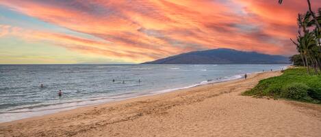 Beach nearby, sun-loungers, beach towels