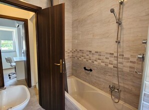 Apartment | Bathroom