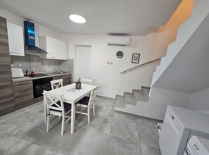 Appartement | Cuisine privée | Bouilloire électrique, grille-pain
