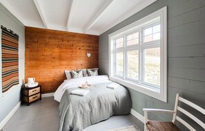 6 bedrooms, travel crib, free WiFi