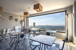 Bar (in der Unterkunft)