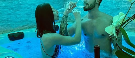 Couples treatment rooms, Turkish bath, body treatments