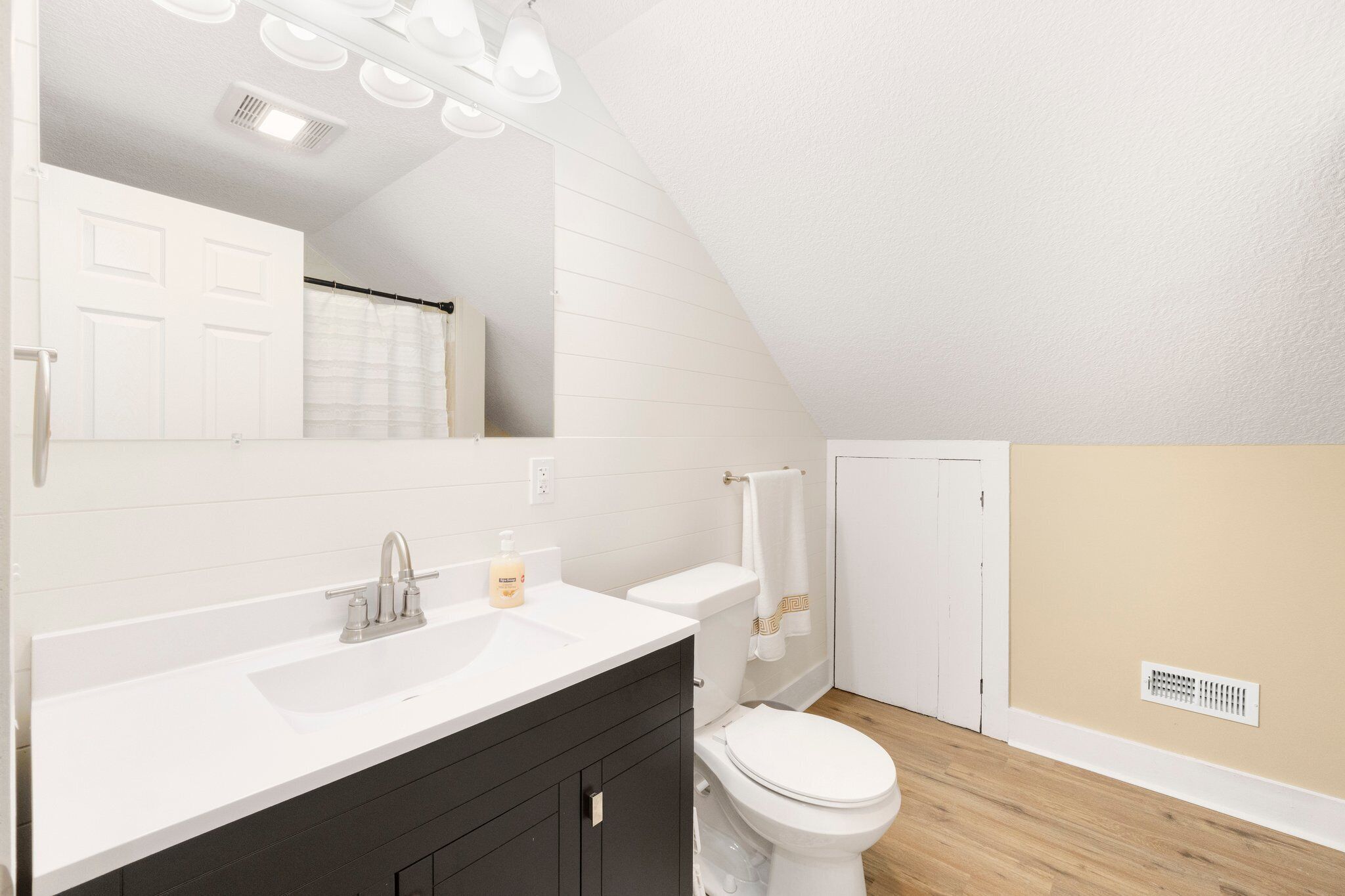 Toallas, jabón, champú y papel higiénico