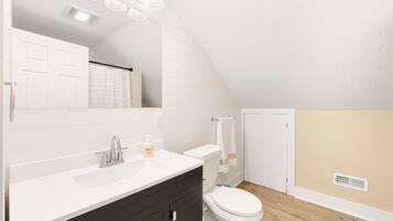 Toallas, jabón, champú y papel higiénico