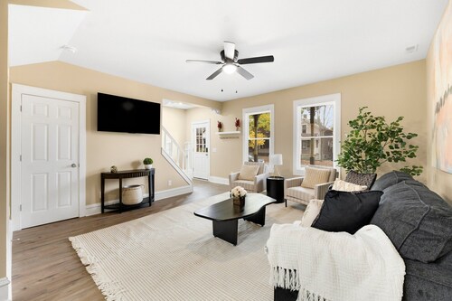 Trendy 2-bedroom house in downtown Fort Wayne