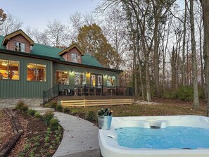 Outdoor spa tub - Bourbon Trail Log Cabin w/Pond*Hot Tub & Speakeasy (Lawrenceburg)