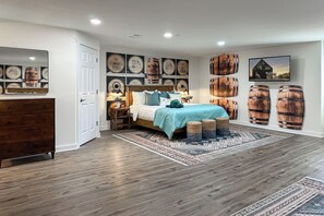 4 bedrooms, desk, iron/ironing board, free WiFi - Bourbon Trail Log Cabin w/Pond*Hot Tub & Speakeasy (Lawrenceburg)