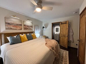 3 soverom, skrivebord, strykejern/-brett og wi-fi