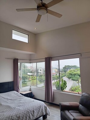 3 Schlafzimmer, Bügeleisen/Bügelbrett, WLAN, Bettwäsche