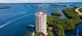 Perfect Island Escape - Beach, Pool, Restaurant & More! -FMB Condo Island Paradise - Roelens
