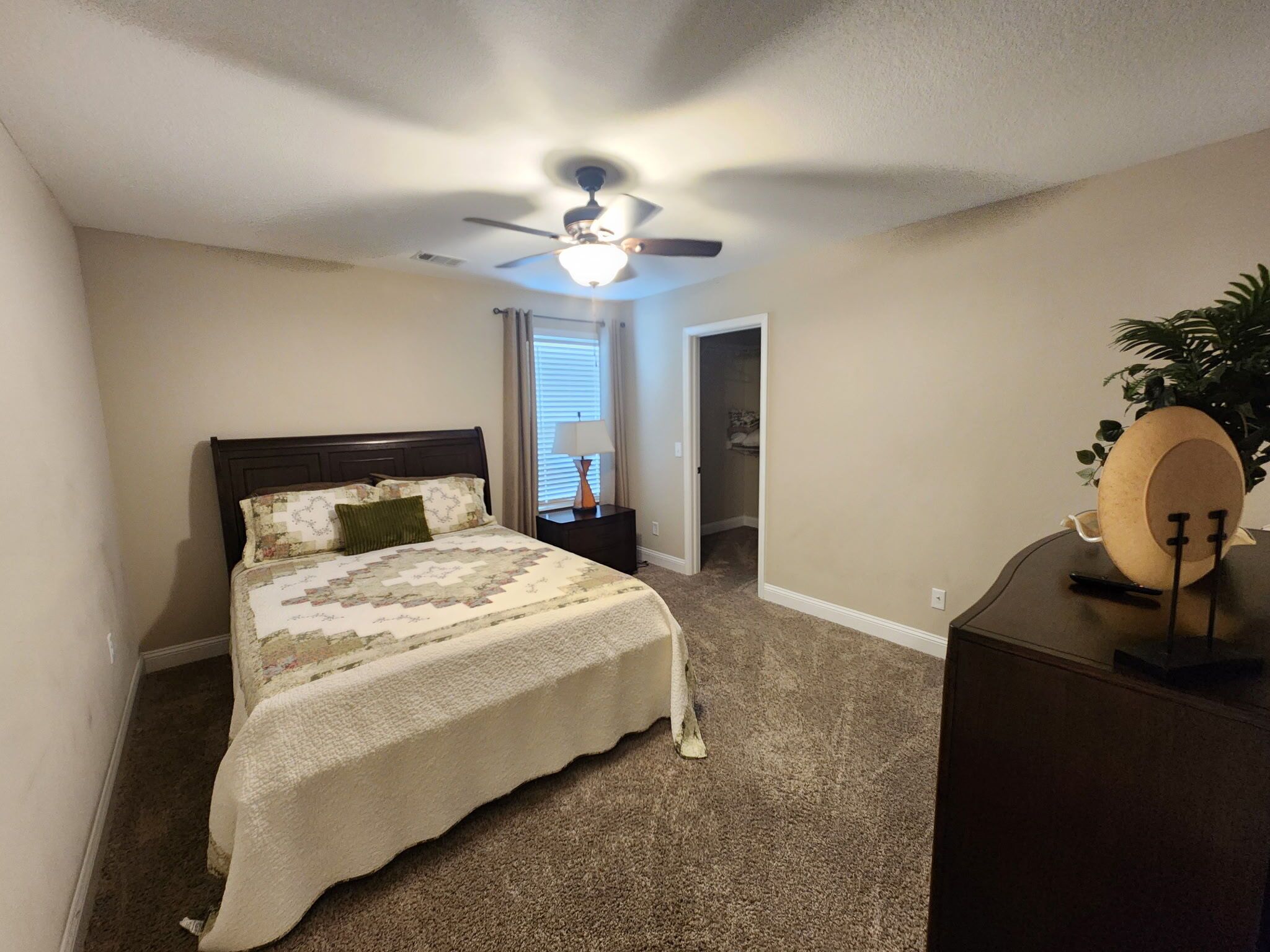 4 chambres, fer et planche à repasser, Wi-Fi gratuit, draps fournis