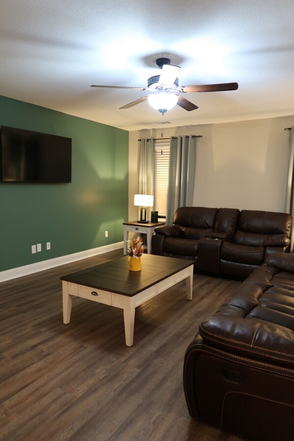 Smart TV, printers - Spacious 4-bedroom house in charming Statesboro with AC, WiFi (Statesboro)