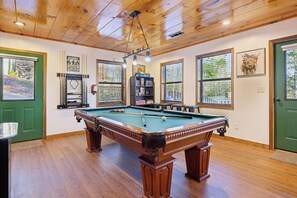 Game room - Secluded Cubs Den Retreat in Wears Valley – Sleeps 10, Hot Tub, Pool Table, Dog-Friendly (Sevierville)