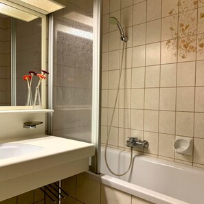 Apartment | Bathroom - Mountain-view Apartment in Salzburg (Bad Gastein)