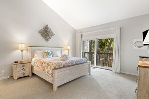 4 bedrooms, desk, iron/ironing board, travel crib - Spacious 4Bd, 3BA Pets welcome! Pool, Tennis, Pickleball, Golf, Bike to Beach (Hilton Head Island)