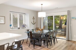 Dining - Spacious 4Bd, 3BA Pets welcome! Pool, Tennis, Pickleball, Golf, Bike to Beach (Hilton Head Island)