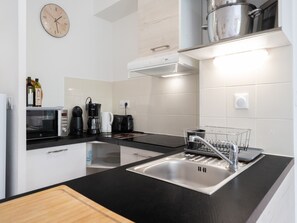 冷蔵庫、電子レンジ、オーブン、食器洗い機