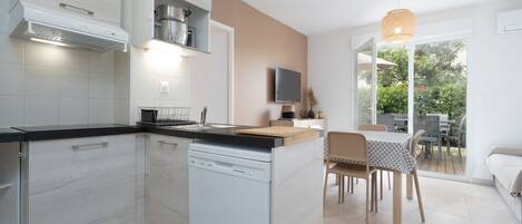 Fridge, microwave, oven, dishwasher