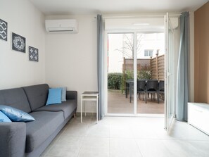 TV - Air-conditioned villa for 6 with garden (Sérignan)