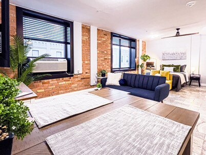 Incredible Downtown Apartment W/ Views & Desk @ The Virginia Grand -Downtown IF 