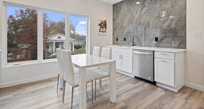 New Boutique Hotel Suite on Haynie's Corner: KING Bed, Parking, Security & More!