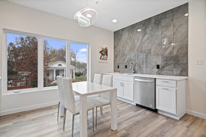 New Boutique Hotel Suite on Haynie's Corner: KING Bed, Parking, Security & More!