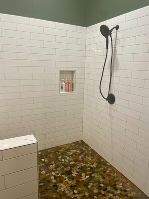 Toallas, jabón, papel higiénico