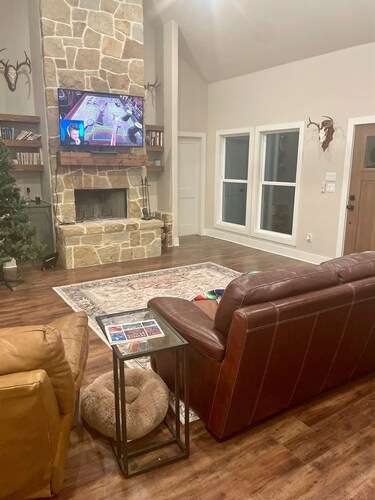 House on the Hill
3/2 house with scenic views outside Decatur with AC, WiFi. 