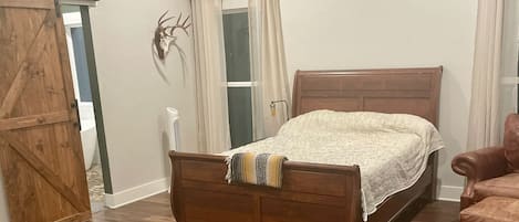 3 slaapkamers, een strijkplank/strijkijzer, wifi, beddengoed