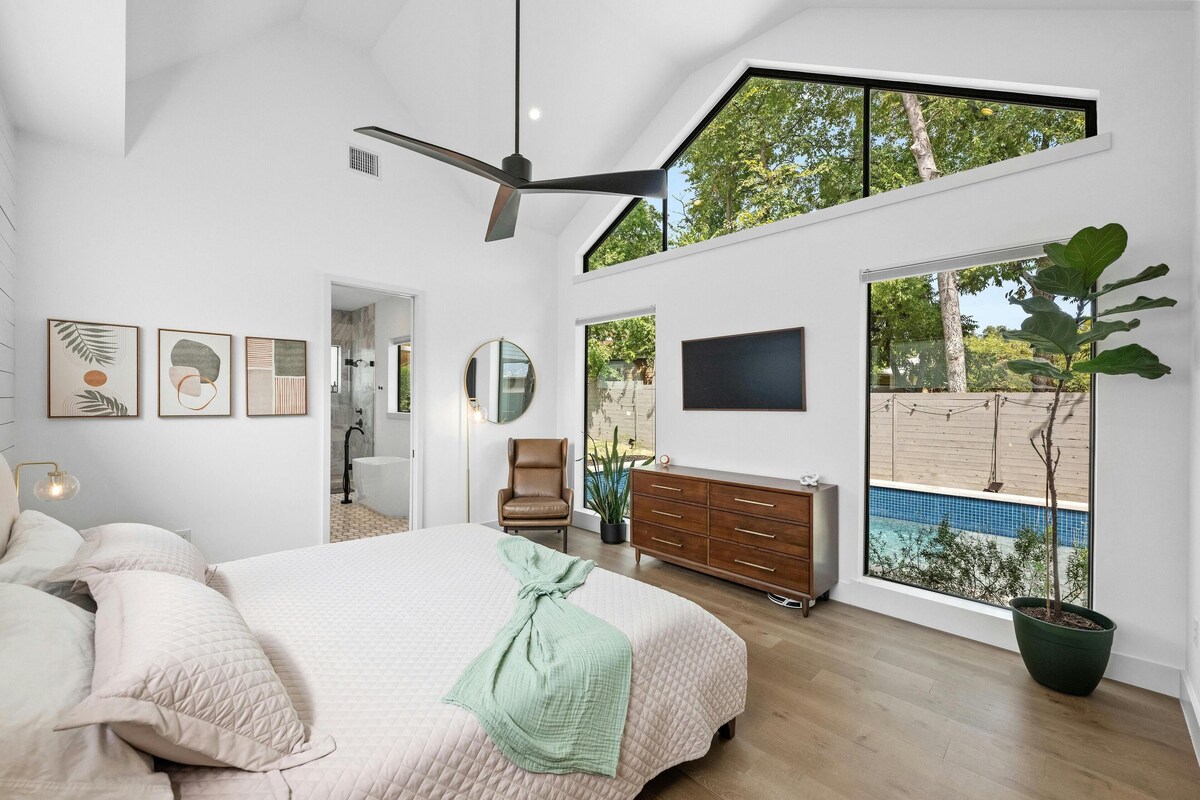 Photo 3 of Luxury Escape in Austin’s Iconic Bouldin Creek Perfect Location + Private Pool!