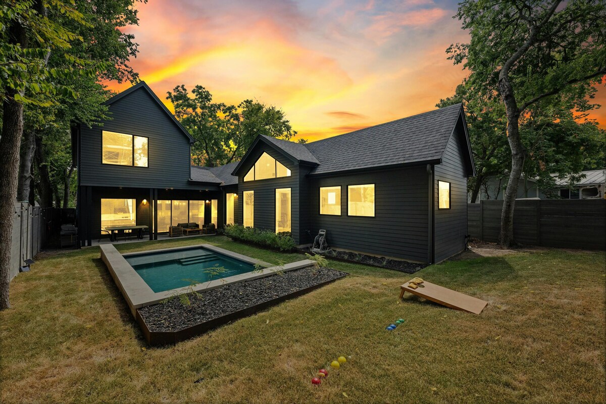 Luxury Escape in Austin’s Iconic Bouldin Creek Perfect Location + Private Pool!