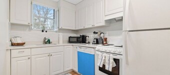 Cozy Reston Basement Suite