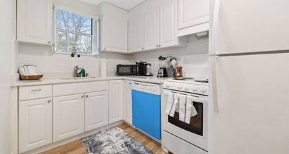 Cozy Reston Basement Suite