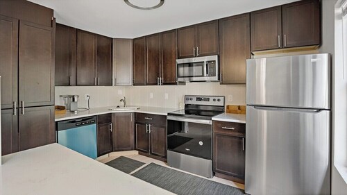 Cozy Reston Main Retreat