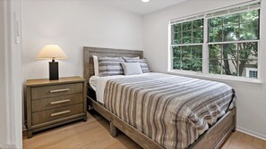 3 bedrooms, internet, bed sheets